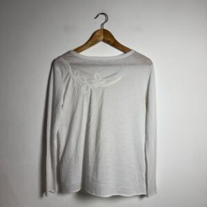Camisa Feminina Branca Bordada Decote V Manga Longa – Tamanho G