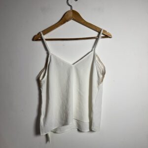 Regata Branca com Detalhe de Renda Bege – Shein – tam M