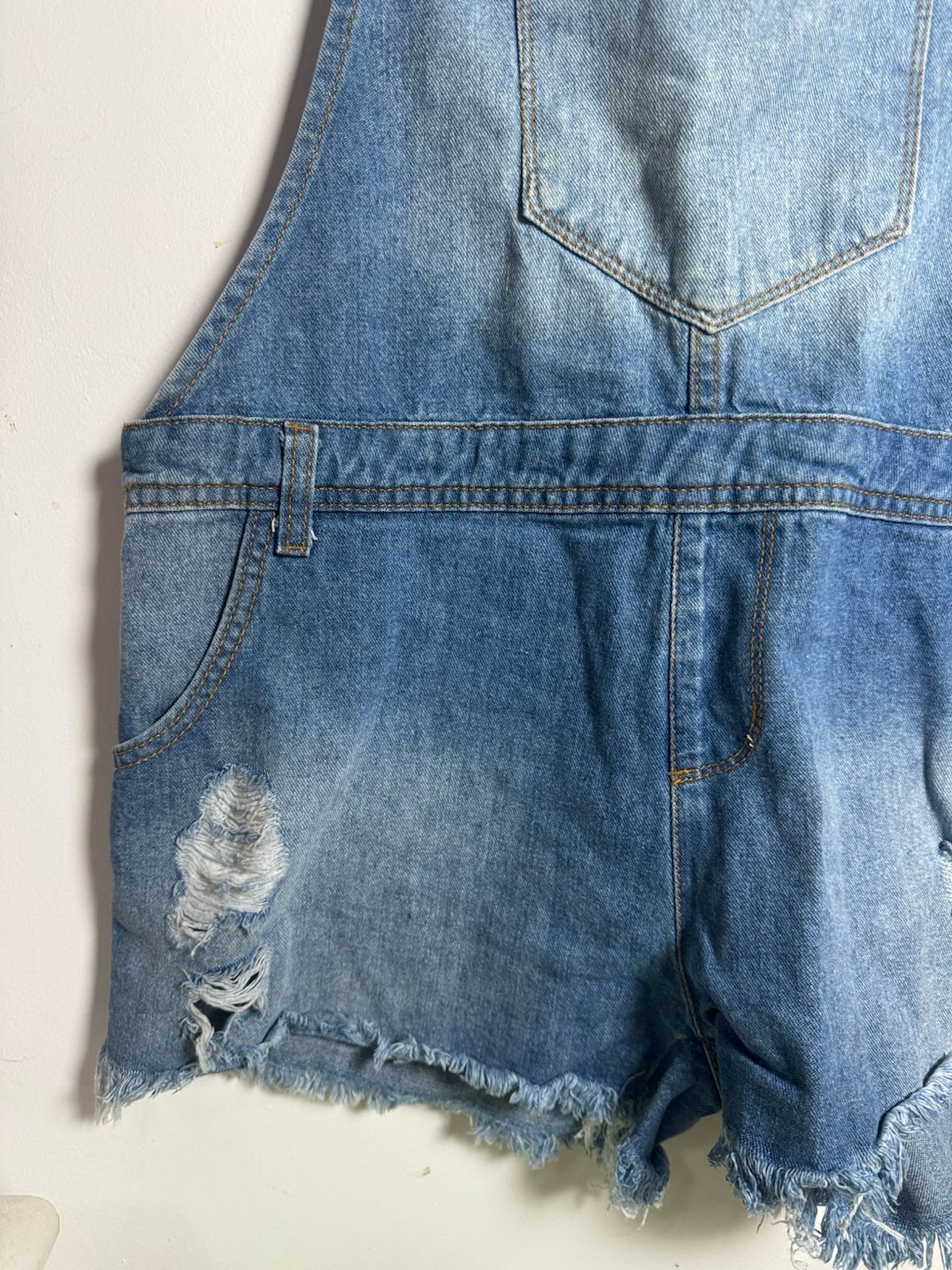 Jardineira Short Jeans Distressed – Pool – tam G - Imagem 3
