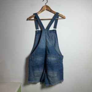 Jardineira Short Jeans Distressed – Pool – tam G