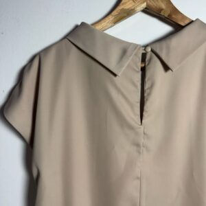 Vestido Curto Bege com Gola e Babado – ahamix – tam 42
