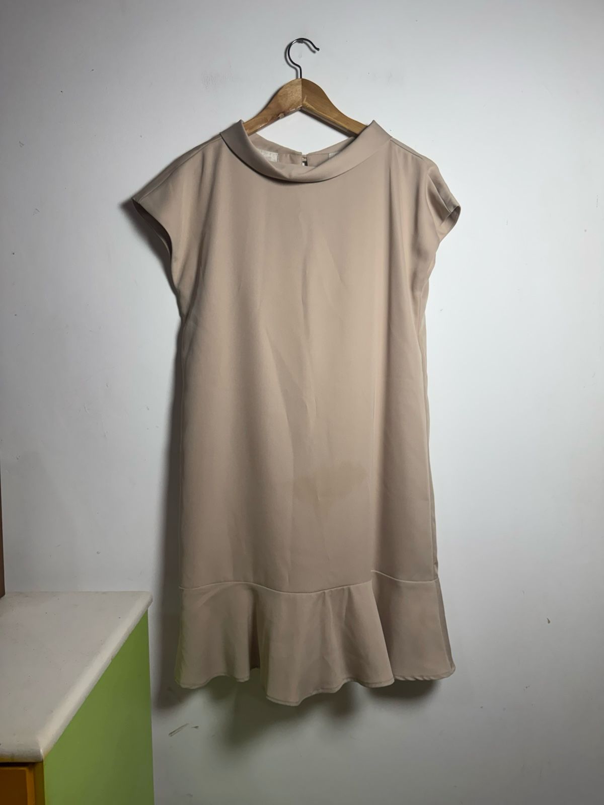 Vestido Curto Bege com Gola e Babado – ahamix – tam 42 - Imagem 3