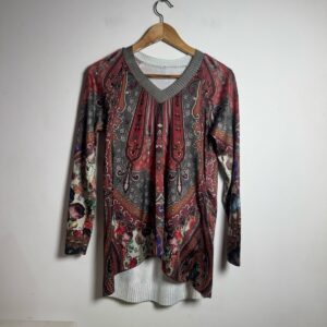 Camisa / Suéter Estampado Manga Comprida com Decote V – tam P