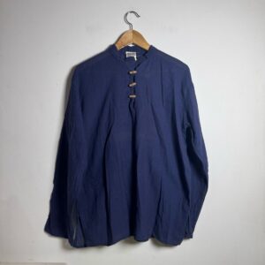 Camisa Feminina Azul Marinho de Algodão com Gola Padre e Botões de Madeira – Mandala Rara – tam U