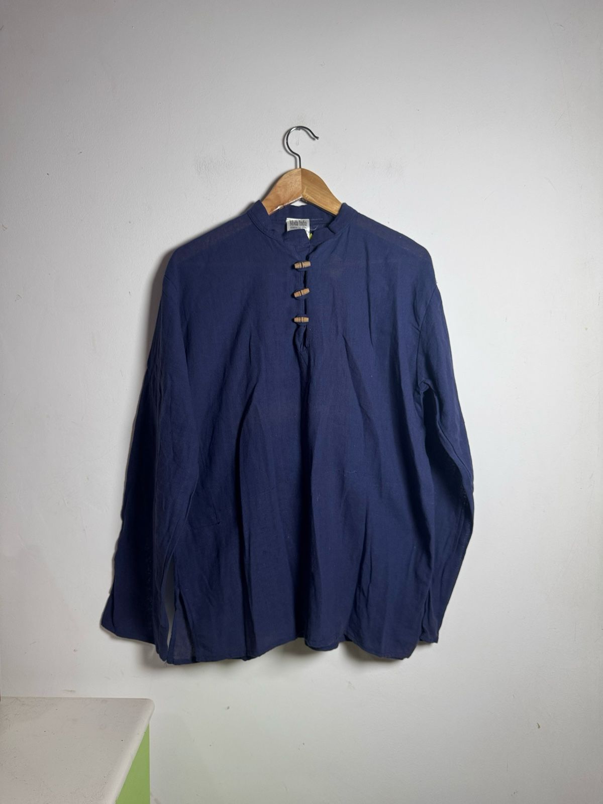 Camisa Feminina Azul Marinho de Algodão com Gola Padre e Botões de Madeira – Mandala Rara – tam U