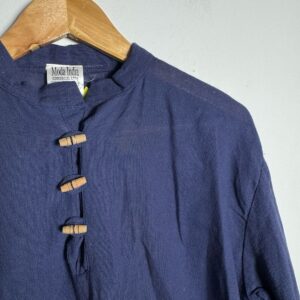 Camisa Feminina Azul Marinho de Algodão com Gola Padre e Botões de Madeira – Mandala Rara – tam U