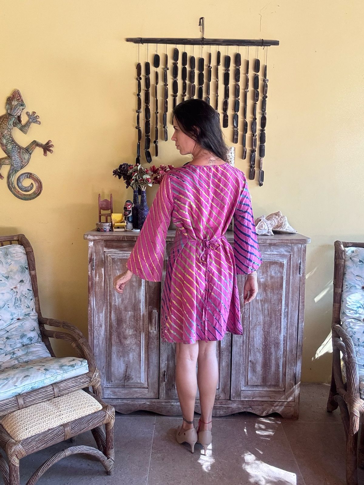 Vestido Estampado Listrado Rosa e Colorido seda – Le Lis Blanc – tam M - Imagem 2