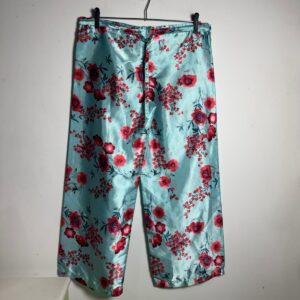 Calça Pantacourt em Cetim Estampada Floral Azul e Rosas – Periodo Fértil – tam M