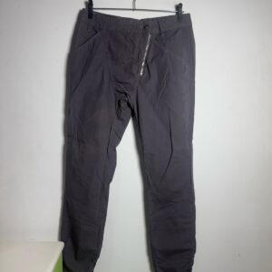 Calça Cinza Escura com Detalhe em Zíper – The Planet – tam 40