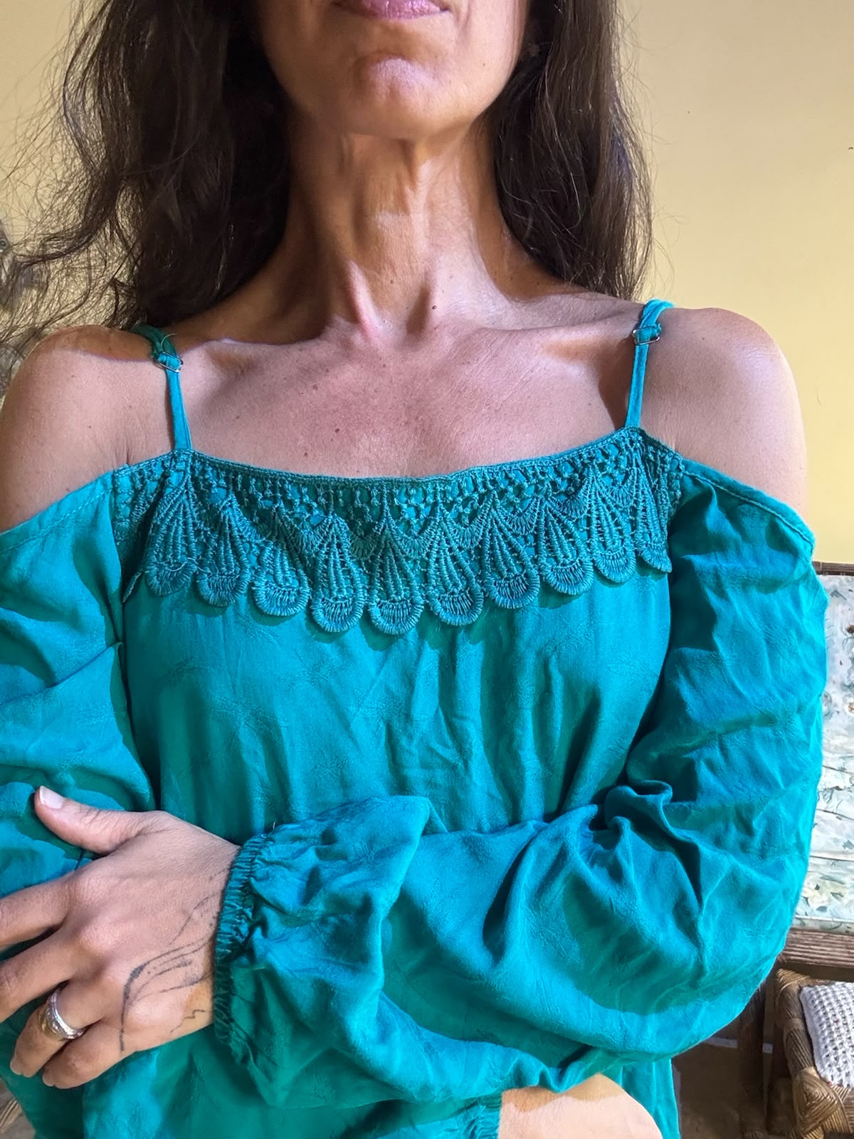 Vestido Verde Ombro a Ombro com Crochê – inthestreet – tam M - Imagem 2
