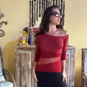 Blusa Feminina Vermelha Off-shoulder com Glitter e Transparência – M. Officer – tam P