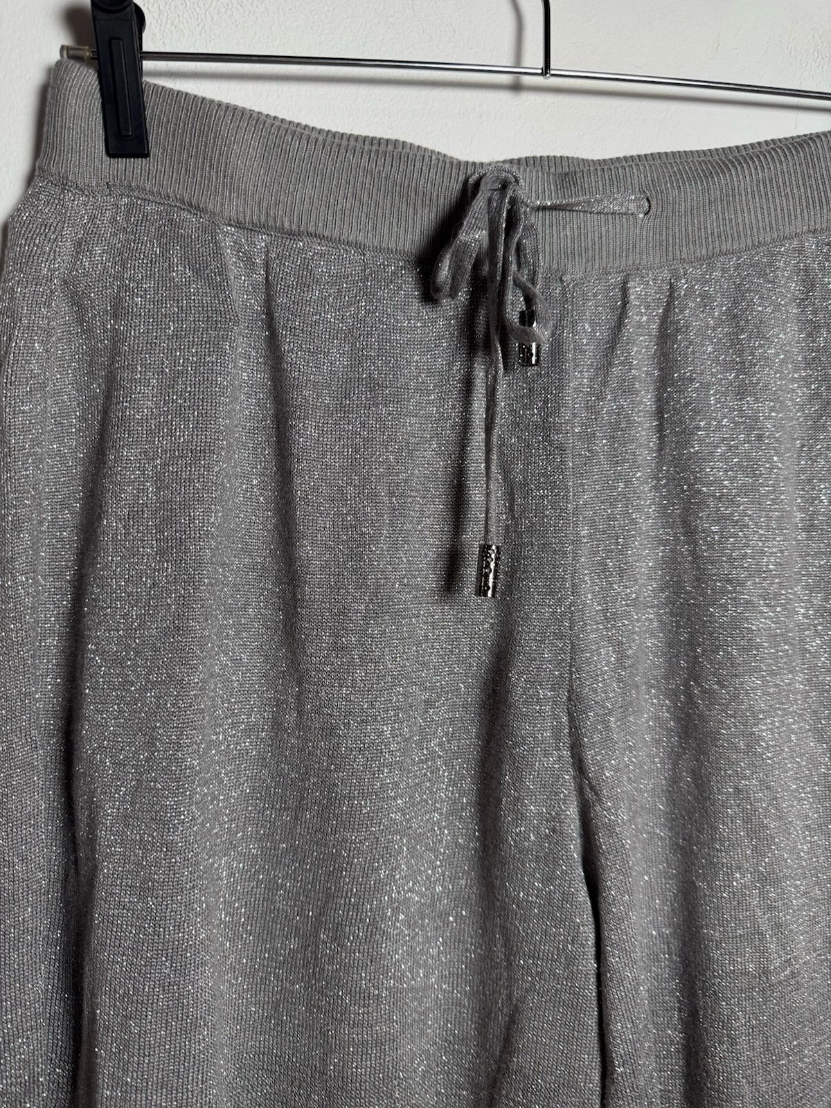 Calça Jogger com Glitter Prateada – tam M - Imagem 2