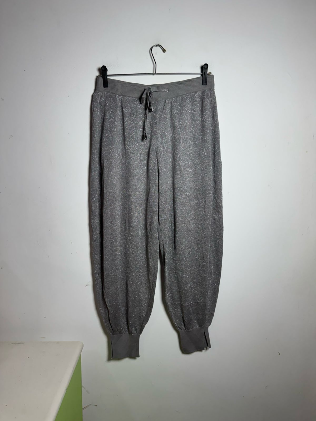 Calça Jogger com Glitter Prateada – tam M