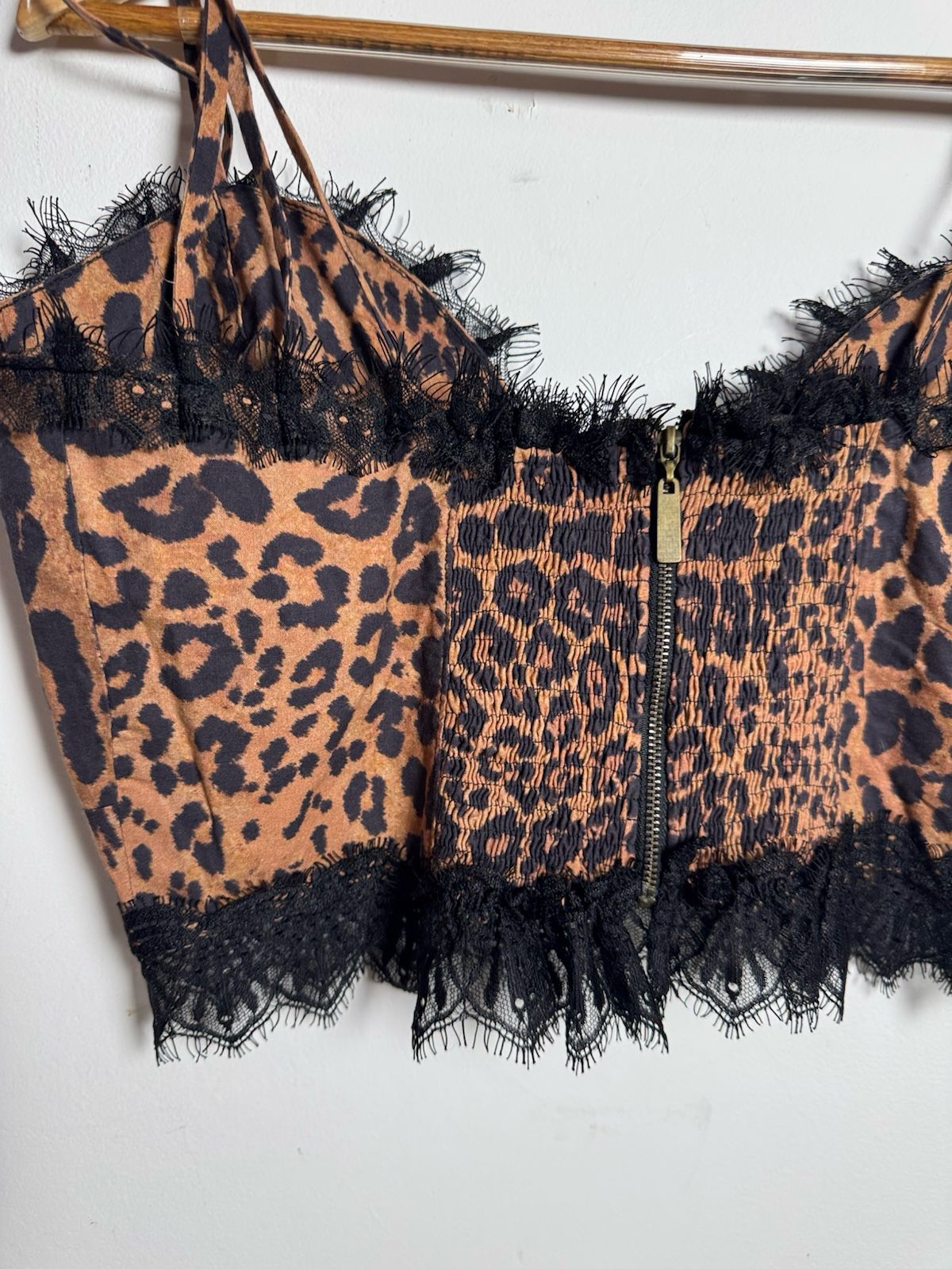 Top Cropped Animal Print com Renda e Zíper – Aquarela – tam G - Imagem 3