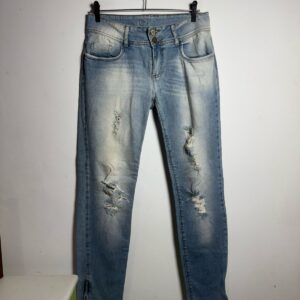 Calça Jeans Rasgada Destroyed – Lança Perfume – tam 42