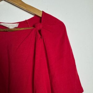 Camisa Vermelha com Detalhe de Nó – Maria Valentina – tam P veste M