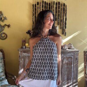 Blusa Halter com Anel de Madeira Estampa Folhas Preto e Branco – tam G