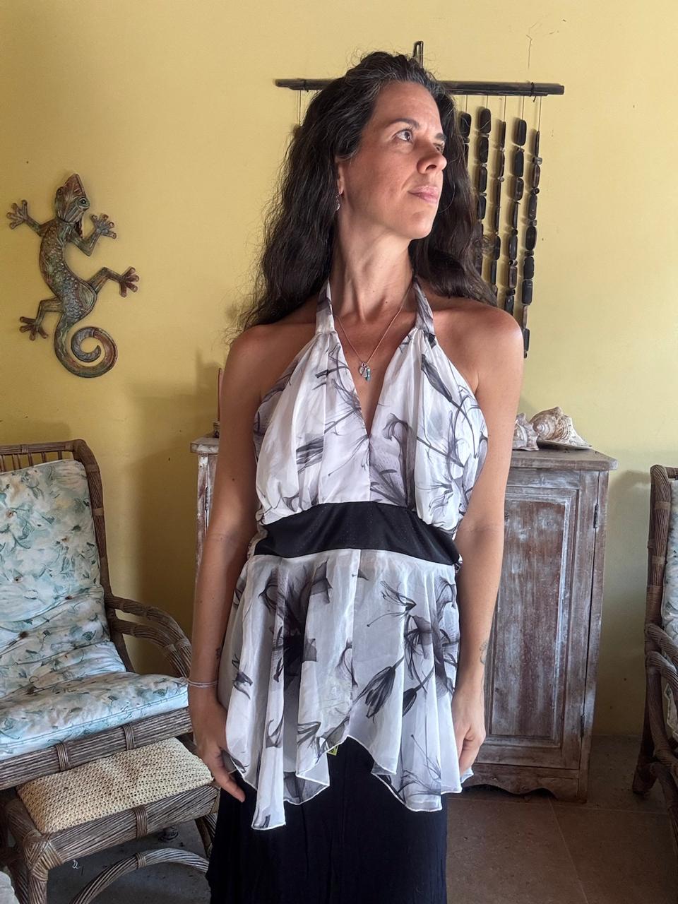 Blusa Halter Branca com Estampa Preta e Elástico – tam G - Imagem 3