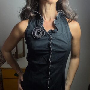 Vestido Preto com Gola Franzida e Detalhes Brancos – Nabilera – tam PP