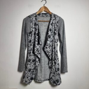 Sobreposição floral cinza e preta – Vicio – tam P