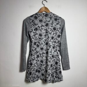 Sobreposição floral cinza e preta – Vicio – tam P