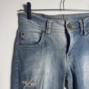 Calça Jeans Rasgada Feminina – Sartore – Tam 38