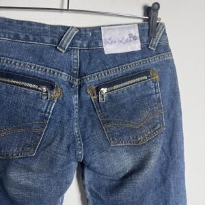 Calça Jeans Flare com Brilho e Zíperes – Lee Lás – tam 36