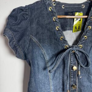Camisa Jeans Peplum com Laço e Ilhós Dourados - Lelia Costa – Tam M