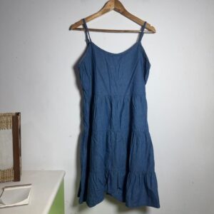 Vestido Jeans com Alças Finas e Saia de Babados – tam M