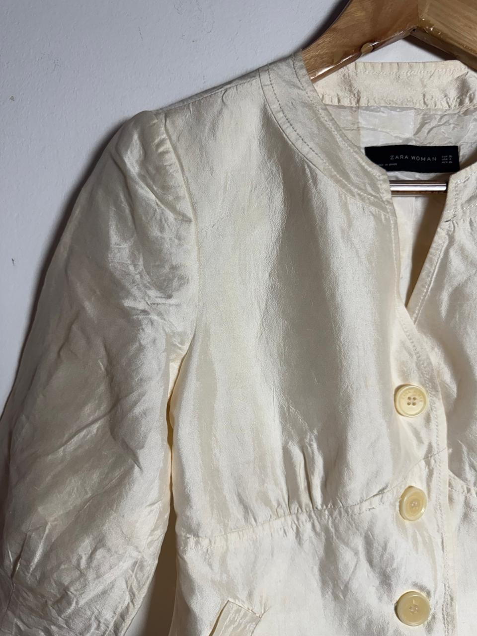 Casaquinho Pérola – Zara Woman – tam M - Imagem 3