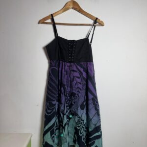 Vestido Curto Preto com Estampa Roxo e Verde, Amarração Frontal– tam P