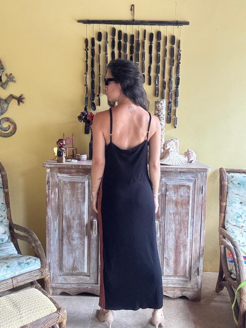 Vestido Longo Preto Canelado com Faixa Lateral Marrom – Luigi Bertolli – tam GG - Imagem 2
