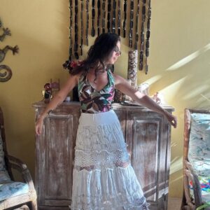 Saia Longa Branca de Renda em Camadas – tam 38/40