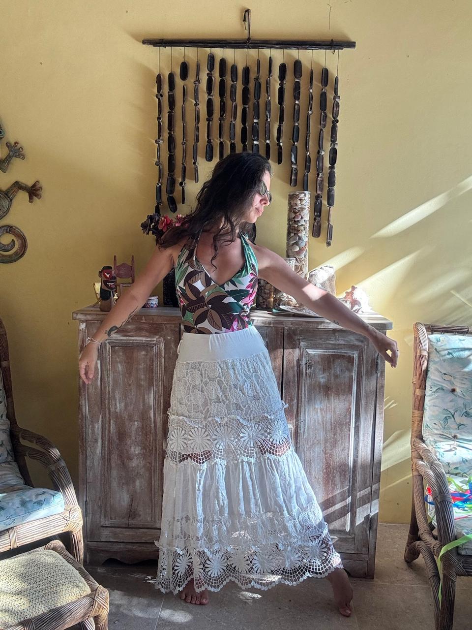 Saia Longa Branca de Renda em Camadas – tam 38/40