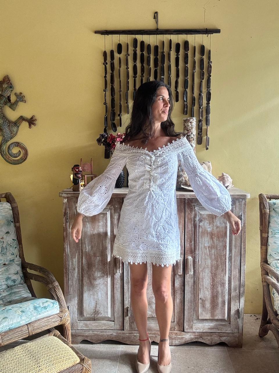 Vestido Curto Branco de Renda Off-Shoulder – tam 38