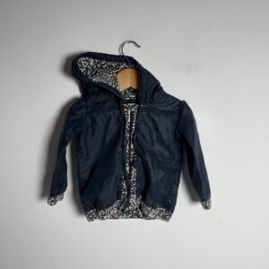 Casaco Infantil Azul Marinho com Capuz e Forro Animal Print – Lapis de cor – Tam G