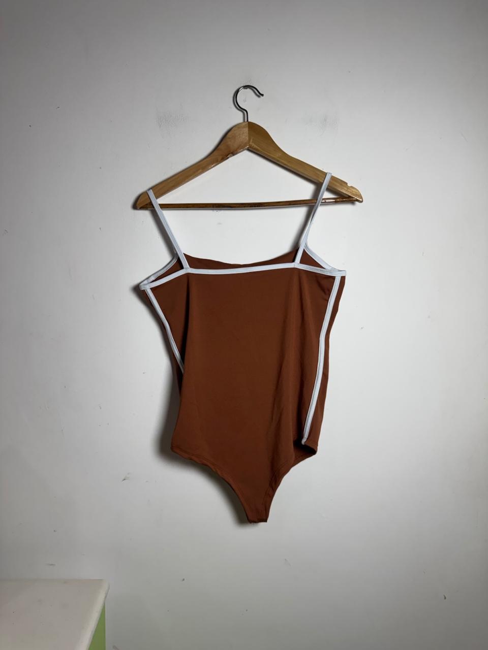 Body Marrom com Bojo e Detalhe Branco – Use Ana Bella – tam GG - Imagem 2