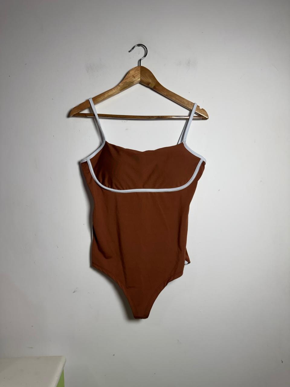 Body Marrom com Bojo e Detalhe Branco – Use Ana Bella – tam GG