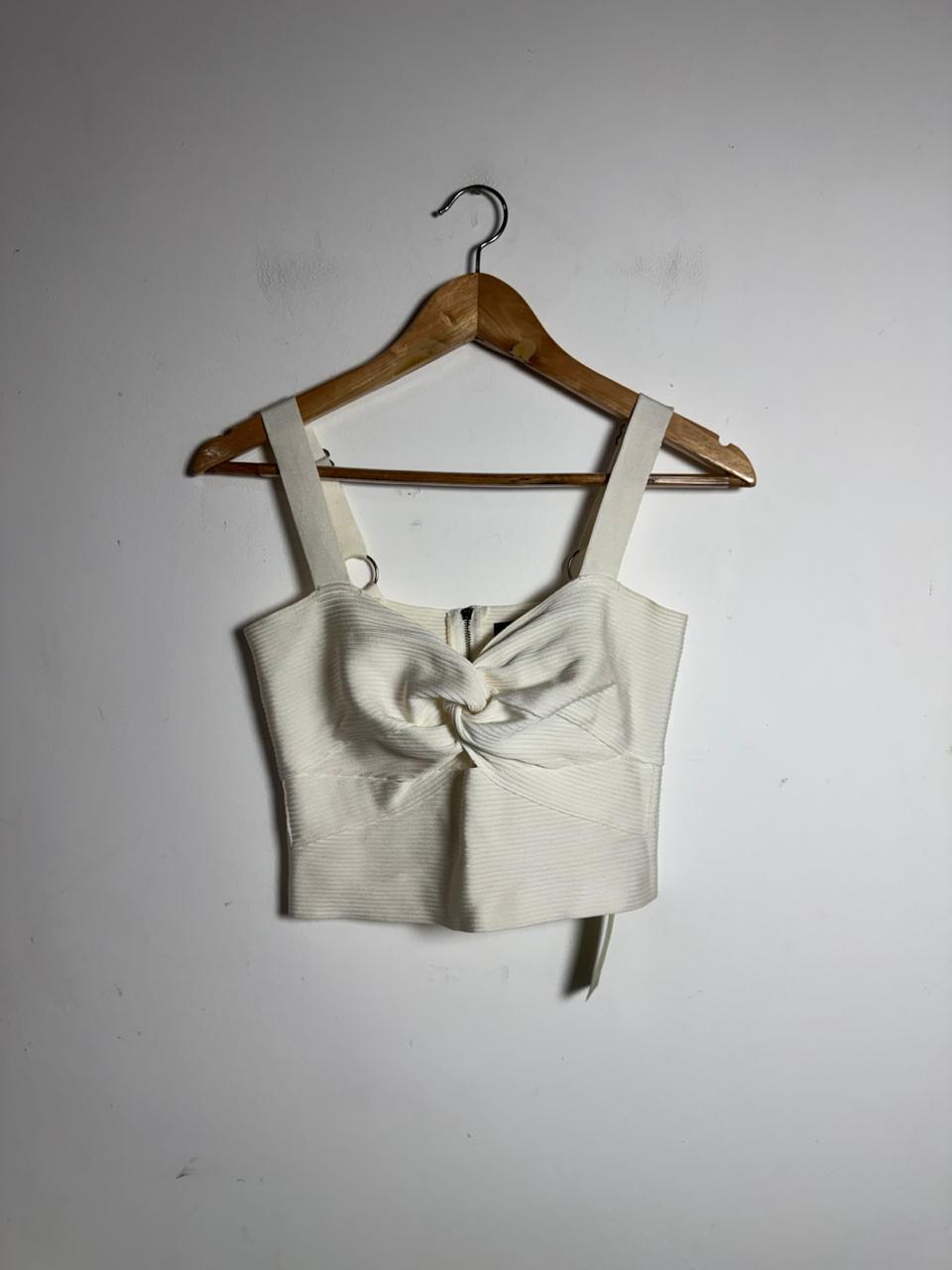 Top Cropped Off-white Canelado com Zíper e Nó Frontal – A Collection – tam M