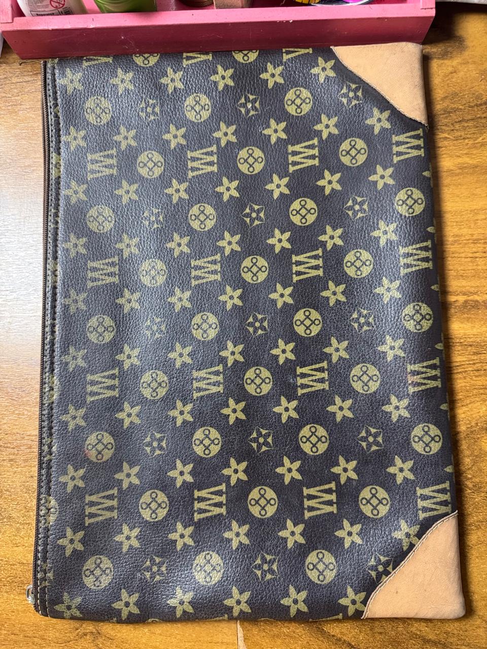 Capa para Notebook Estampa Monogram Marrom e Bege Estilo Louis Vuitton – tam U - Imagem 3