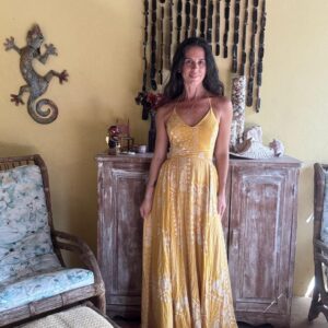 Vestido Longo Amarelo Mostarda Estampado com Cut Out – Fresia – tam M