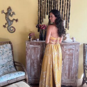 Vestido Longo Amarelo Mostarda Estampado com Cut Out – Fresia – tam M