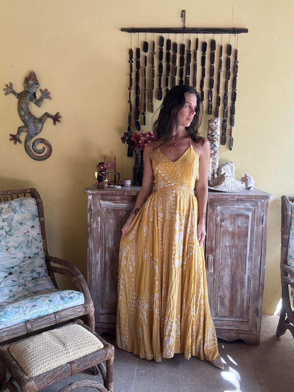 Vestido Longo Amarelo Mostarda Estampado com Cut Out – Fresia – tam M - Imagem 6