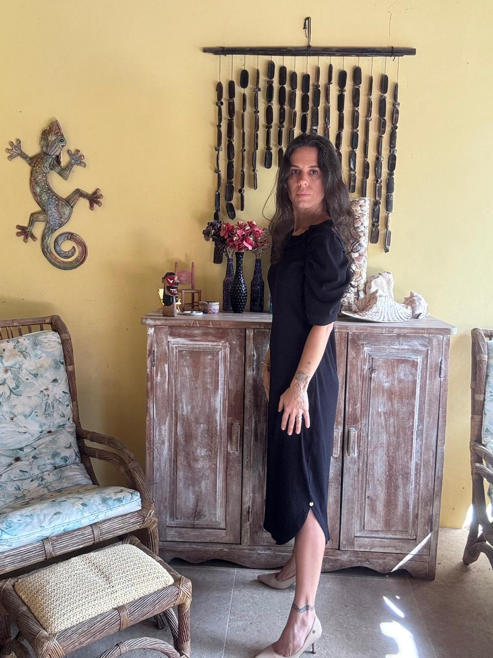 Vestido Preto com Detalhe Trançado e Manga Bufante – BluK – tam M - Imagem 3