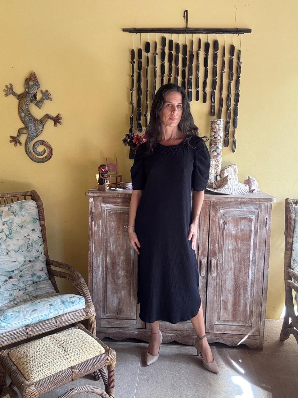 Vestido Preto com Detalhe Trançado e Manga Bufante – BluK – tam M - Imagem 5