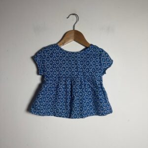 Blusa Estampa Floral Geométrica Azul Carter’s – tam 2
