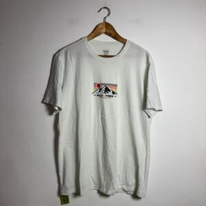 Camiseta Branca com Estampa de Montanhas – Bluesteel – tam G