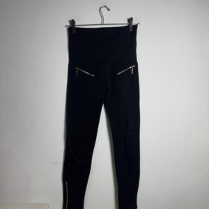 Calça Legging Preta com Zíperes Frontais e nas Barras – tam G a GG