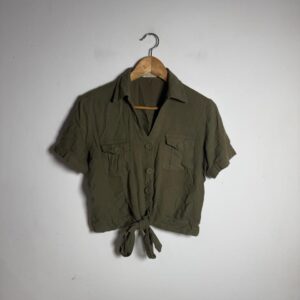 Camisa Cropped Verde Musgo com Amarração Frontal – Aedd – tam G