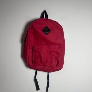 Mochila Vermelha Clássica com Detalhes Pretos
